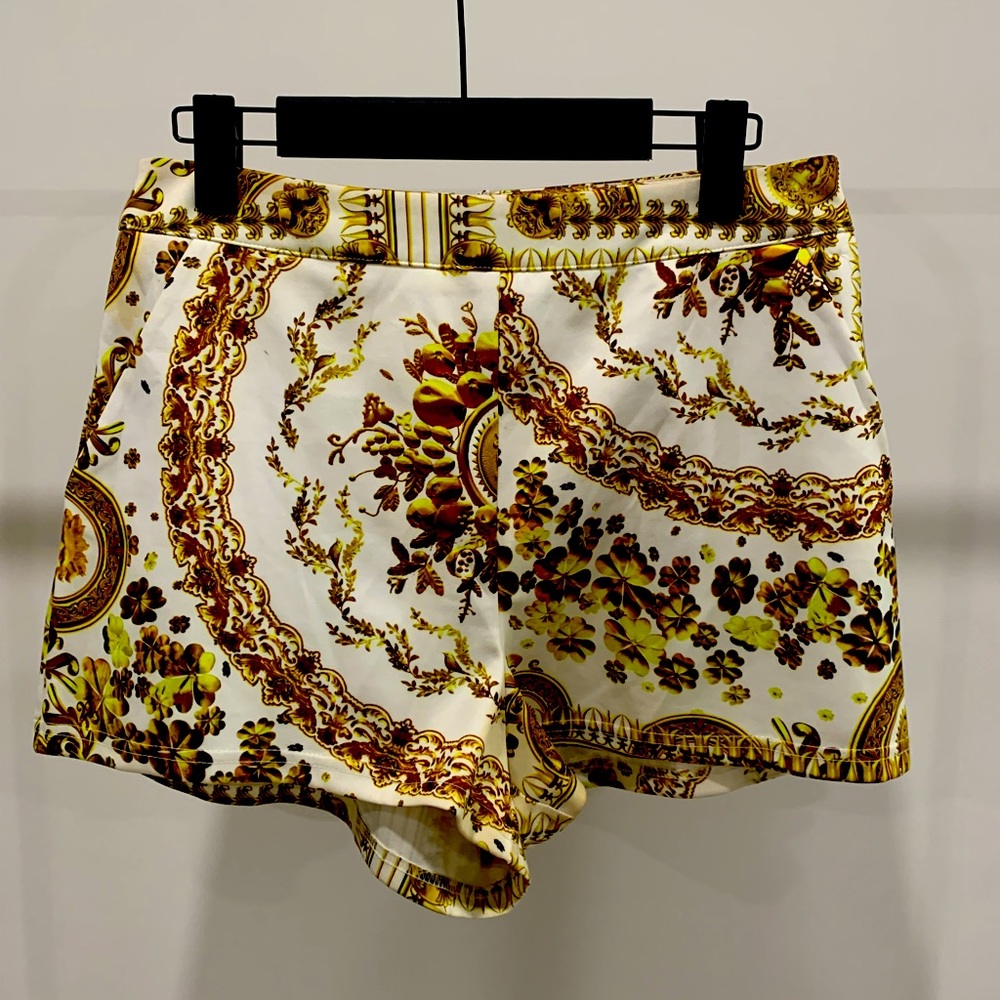 Fashion Nova Shorts Small